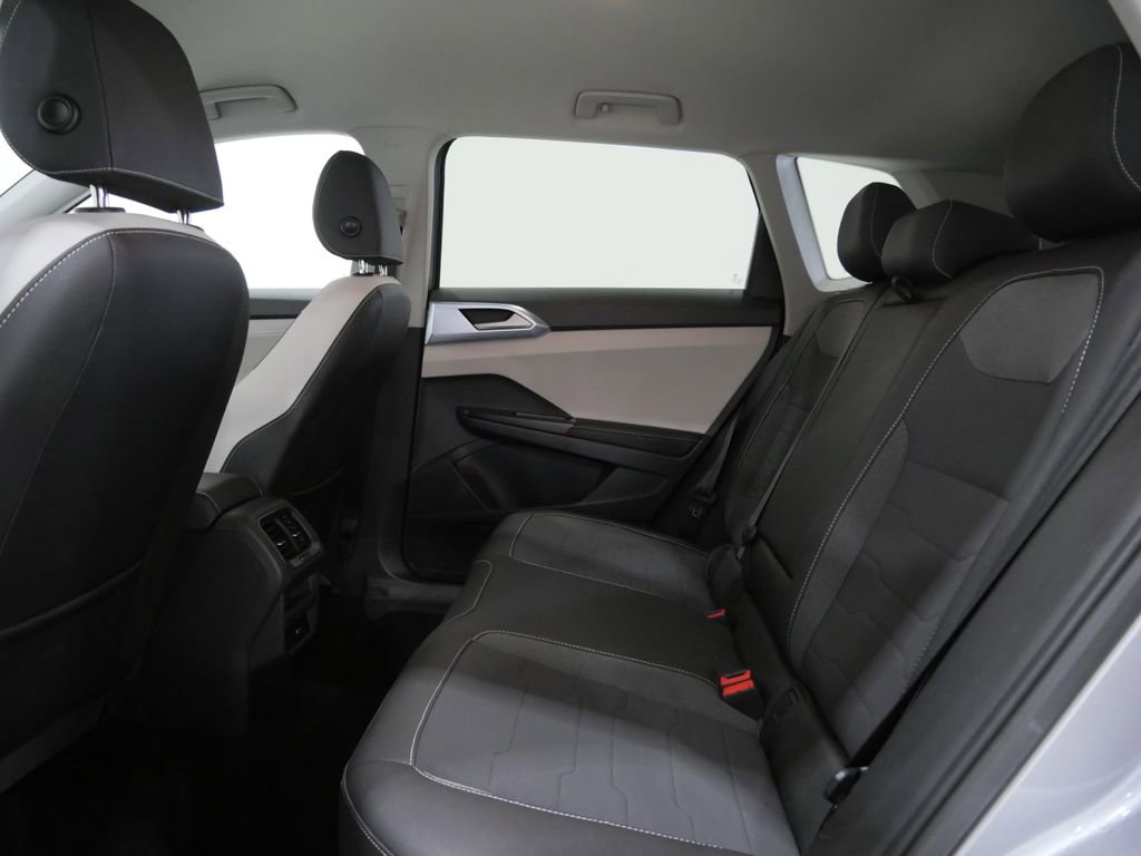 Used 2025 Volkswagen Taos SE FWD image 23