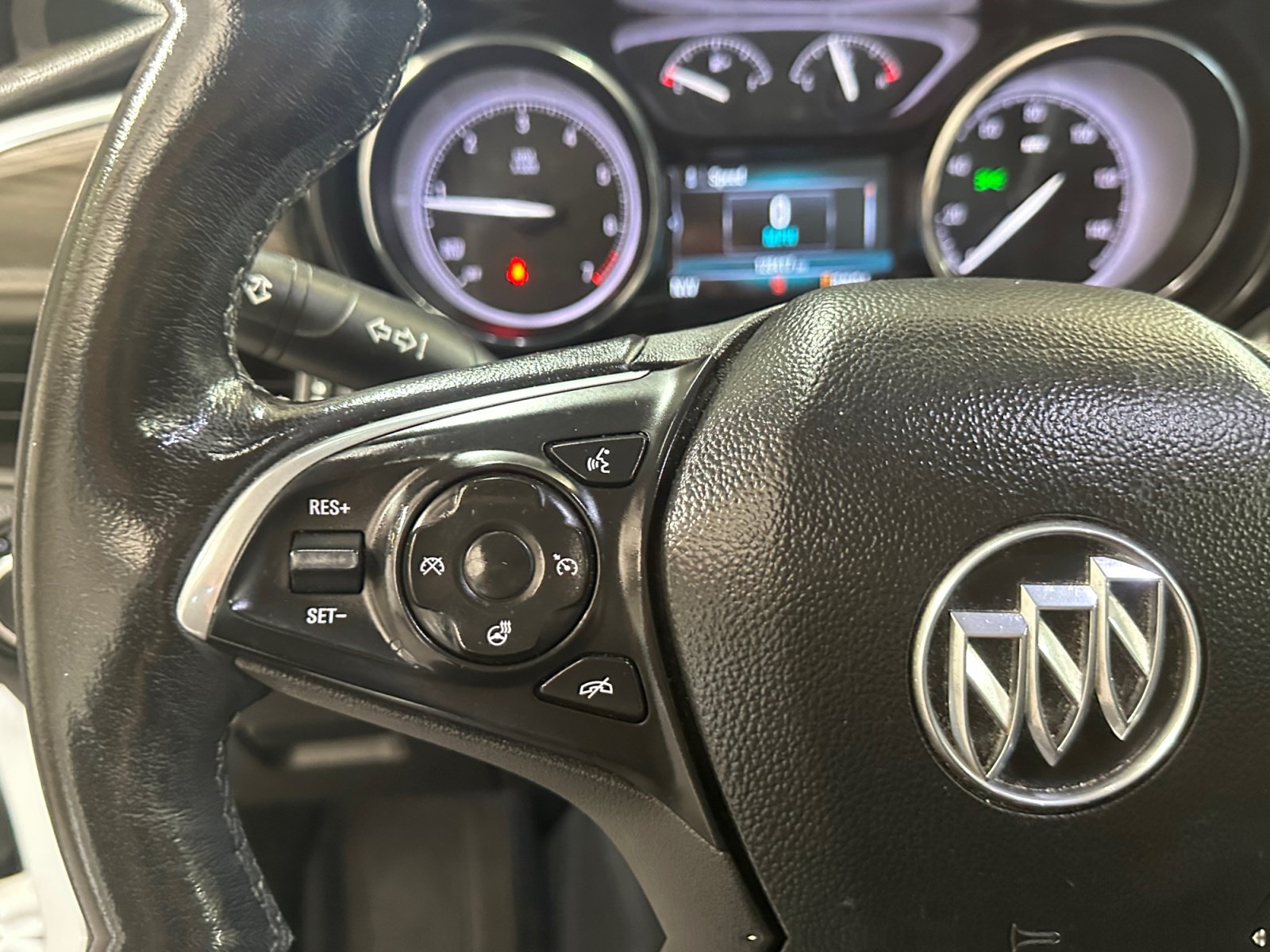 Used 2019 Buick Envision Essence FWD image 29
