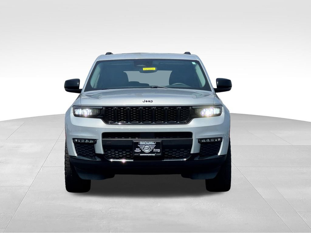 Used 2023 Jeep Grand Cherokee L Limited w/ Black Appearance Package AWD/4WD image 2