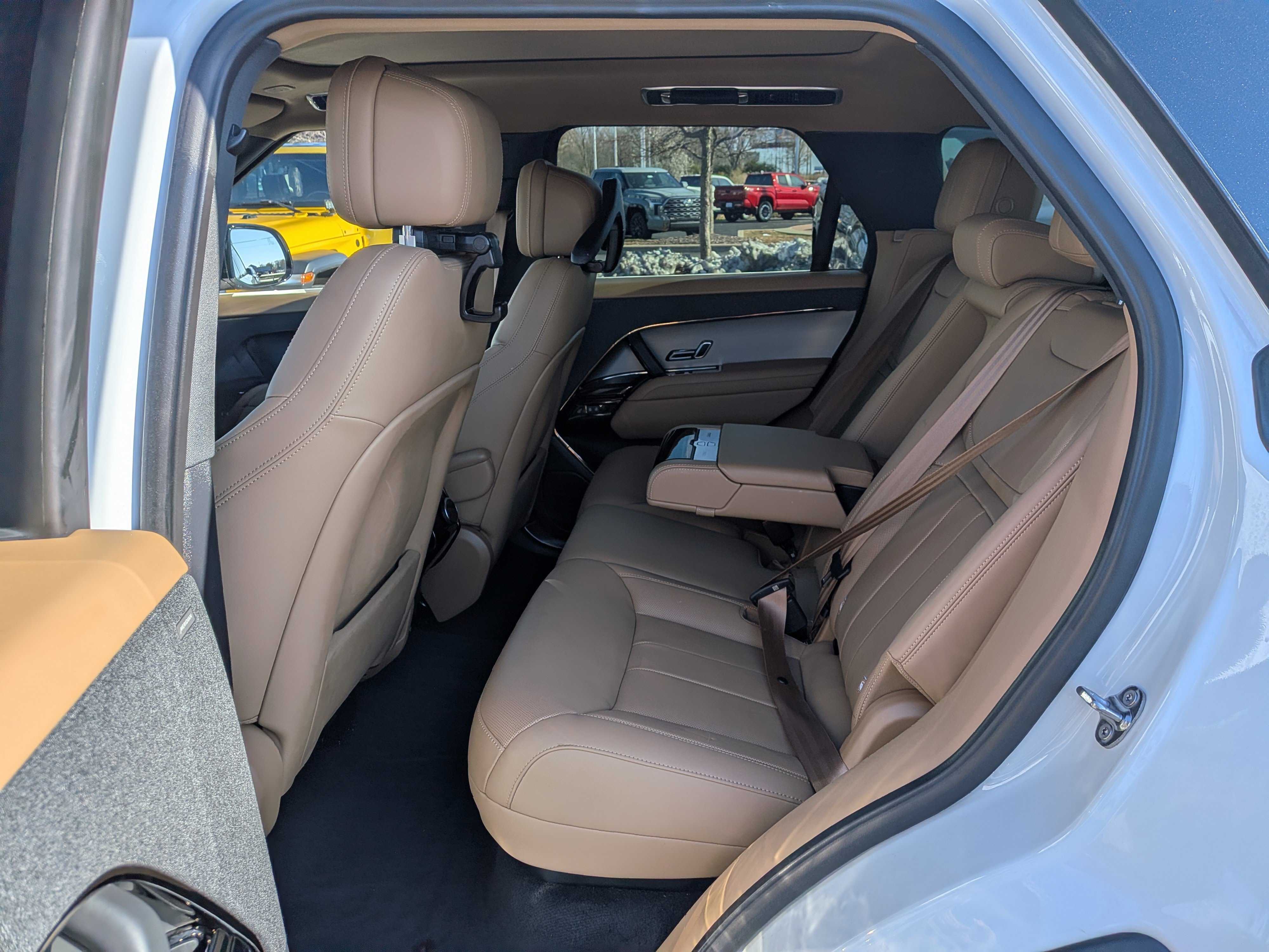 Used 2024 Land Rover Range Rover Sport SE image 17