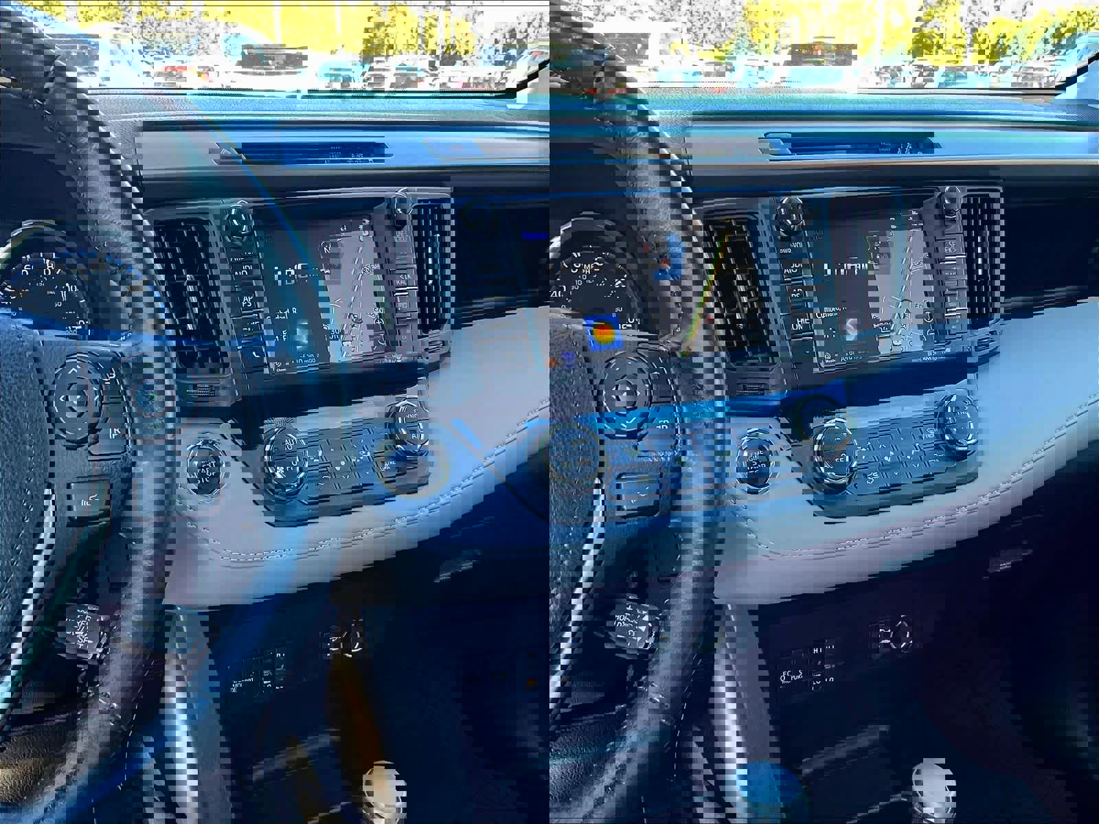 Used 2018 Toyota RAV4 Limited image 18