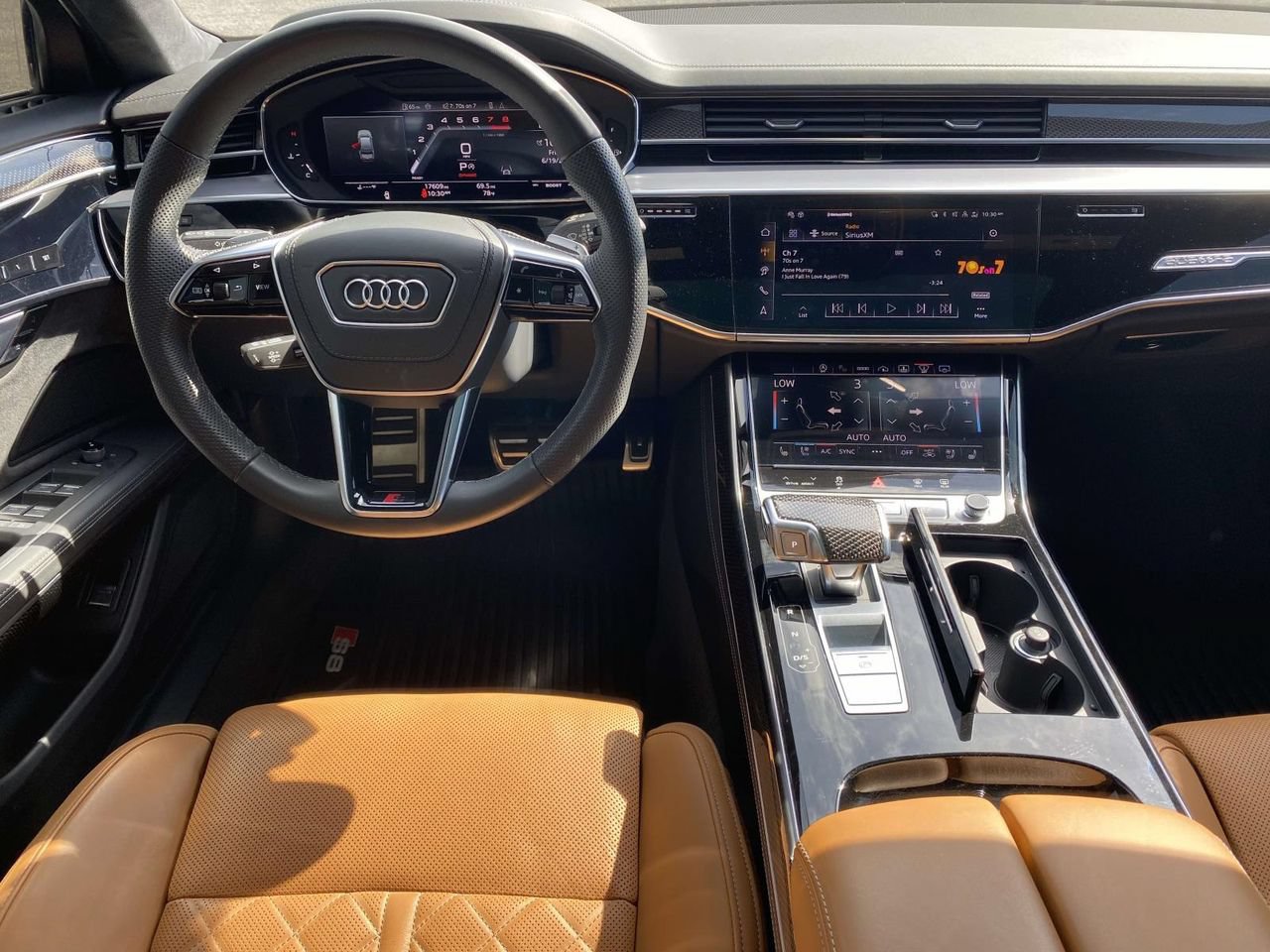 Used 2024 Audi S8 AWD/4WD image 9