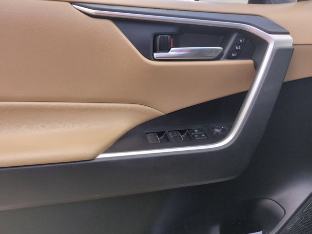 Used 2022 Toyota RAV4 XLE Premium FWD image 11