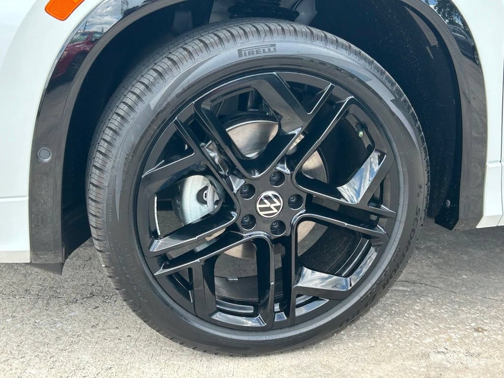 New 2026 Volkswagen Tiguan SE R-Line FWD image 34