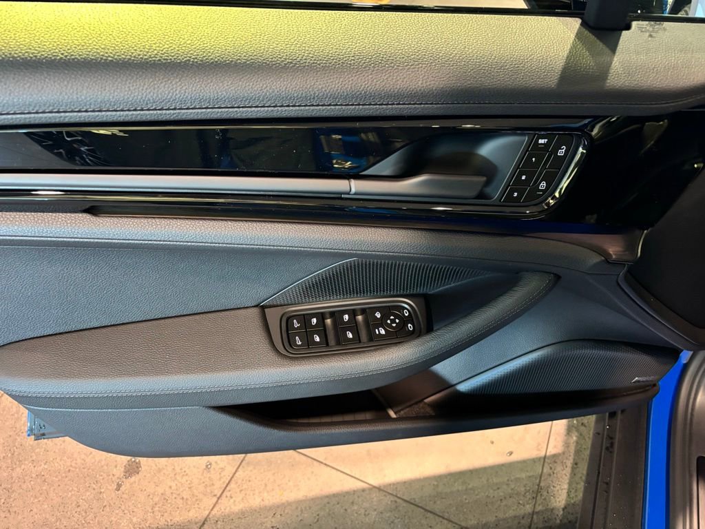 Used 2026 Porsche Panamera image 10