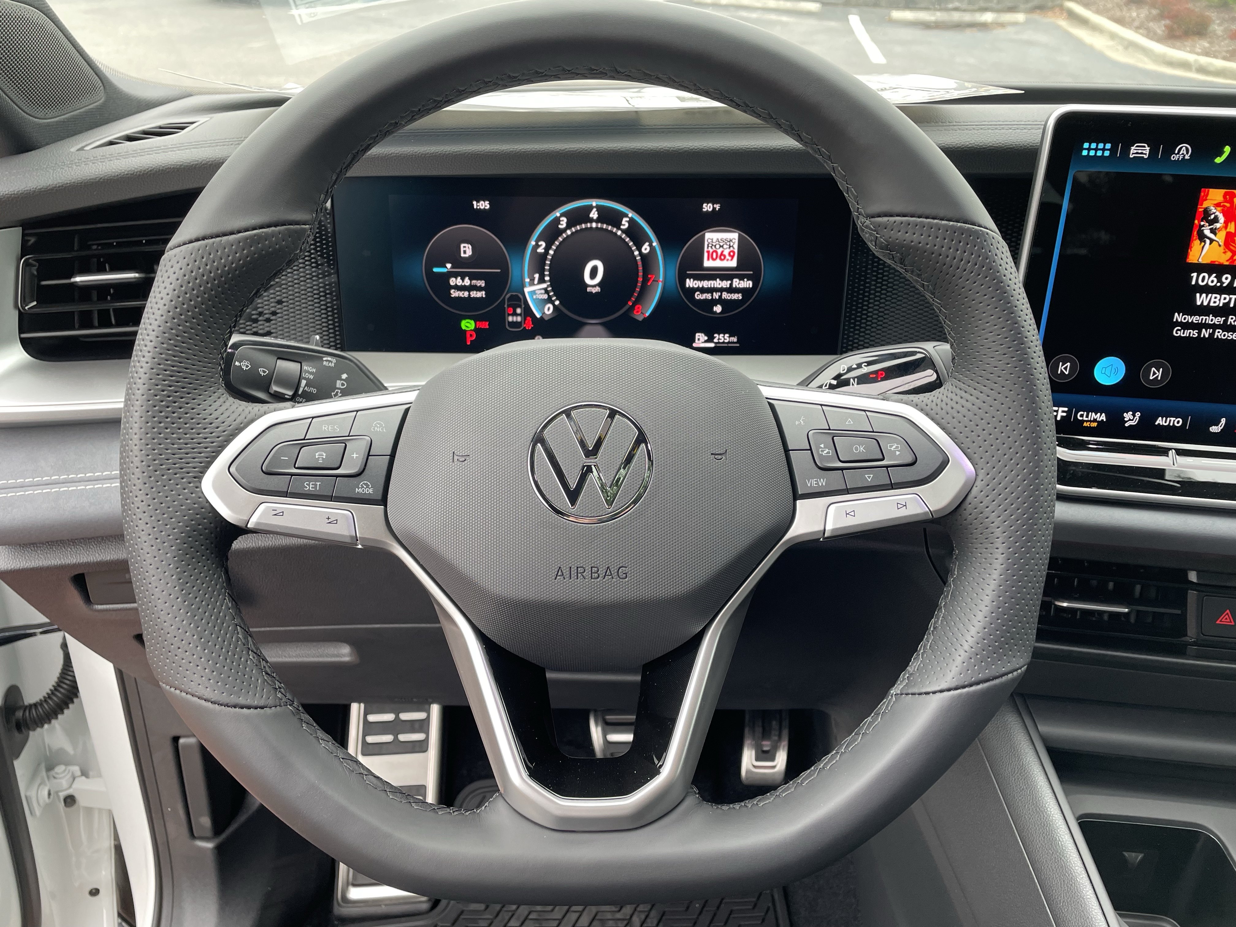 New 2026 Volkswagen Tiguan SE R-Line FWD image 18