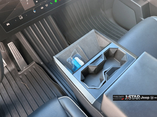 Used 2024 Tesla Cybertruck AWD Crew Cab image 23