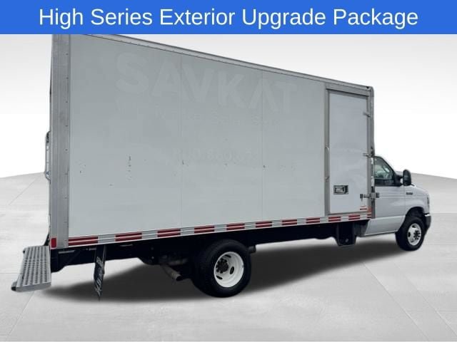 Used 2023 Ford E-450 and Econoline 450 Super Duty w/ Power Windows & Locks Group RWD image 3
