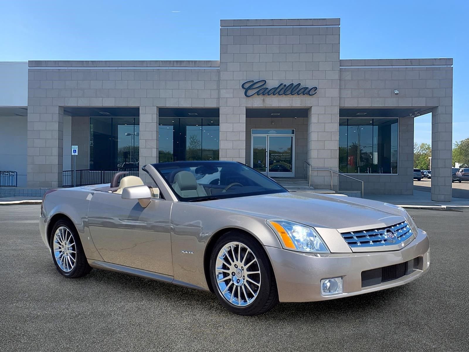 Used 2008 Cadillac XLR RWD image 4