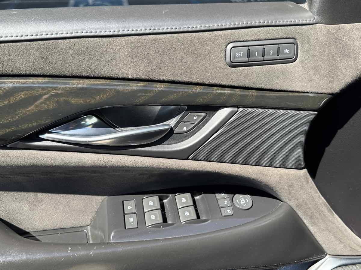 Used 2018 Cadillac Escalade Platinum AWD/4WD image 28