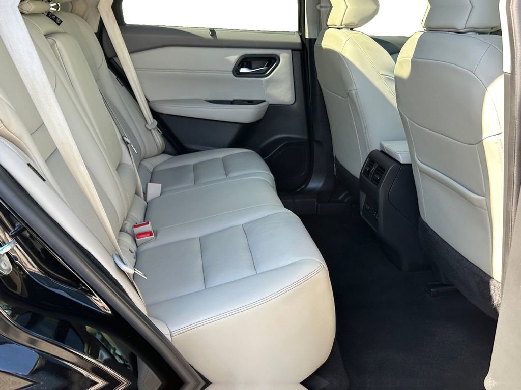 Used 2023 Nissan Rogue SL w/ SL Premium Package FWD image 17