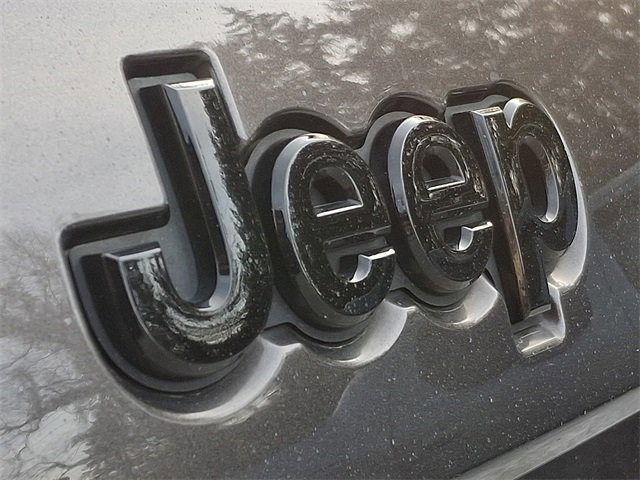 Used 2015 Jeep Grand Cherokee Altitude image 32