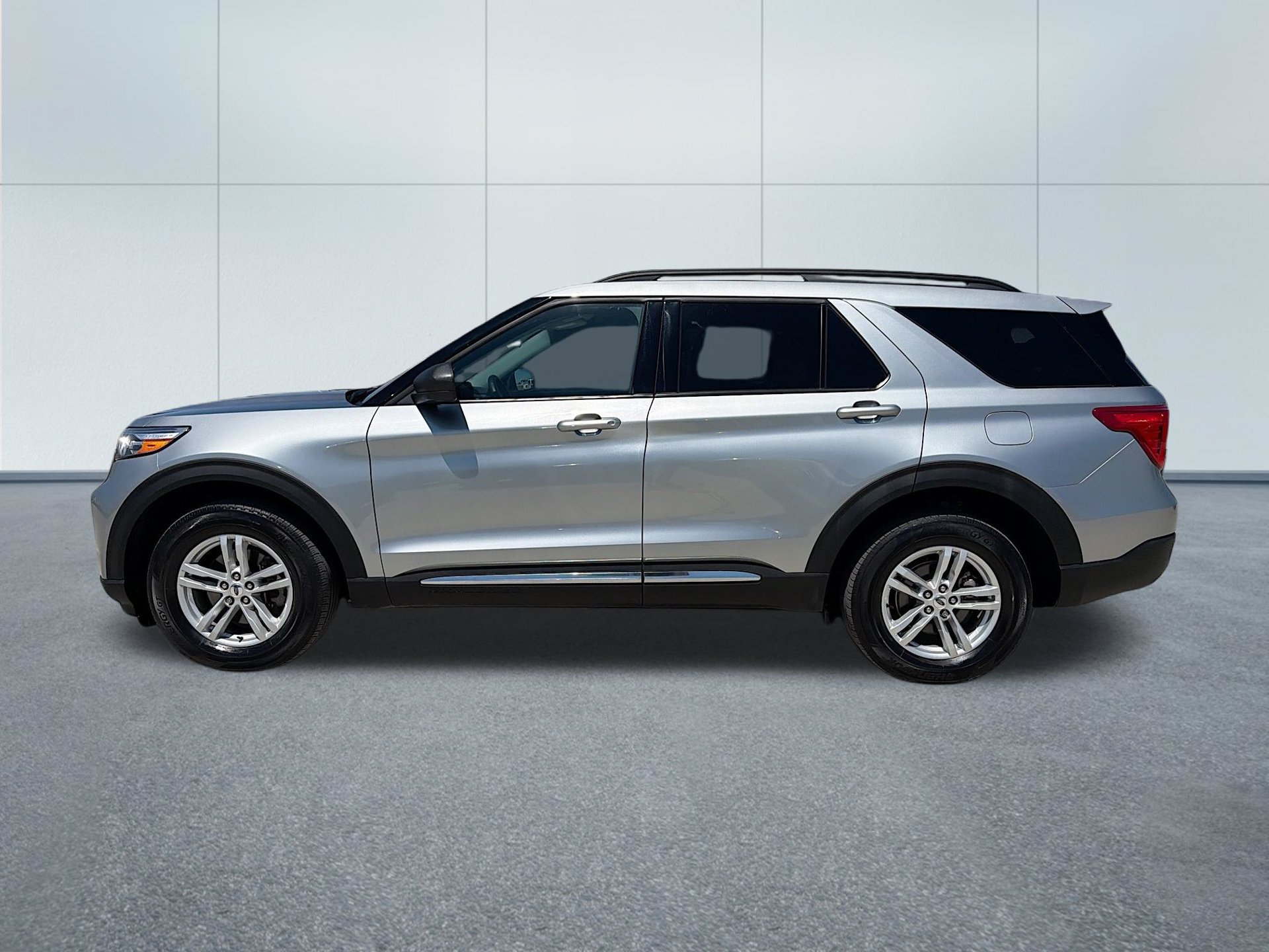 Used 2024 Ford Explorer XLT w/ Class IV Trailer Tow Package AWD/4WD image 10