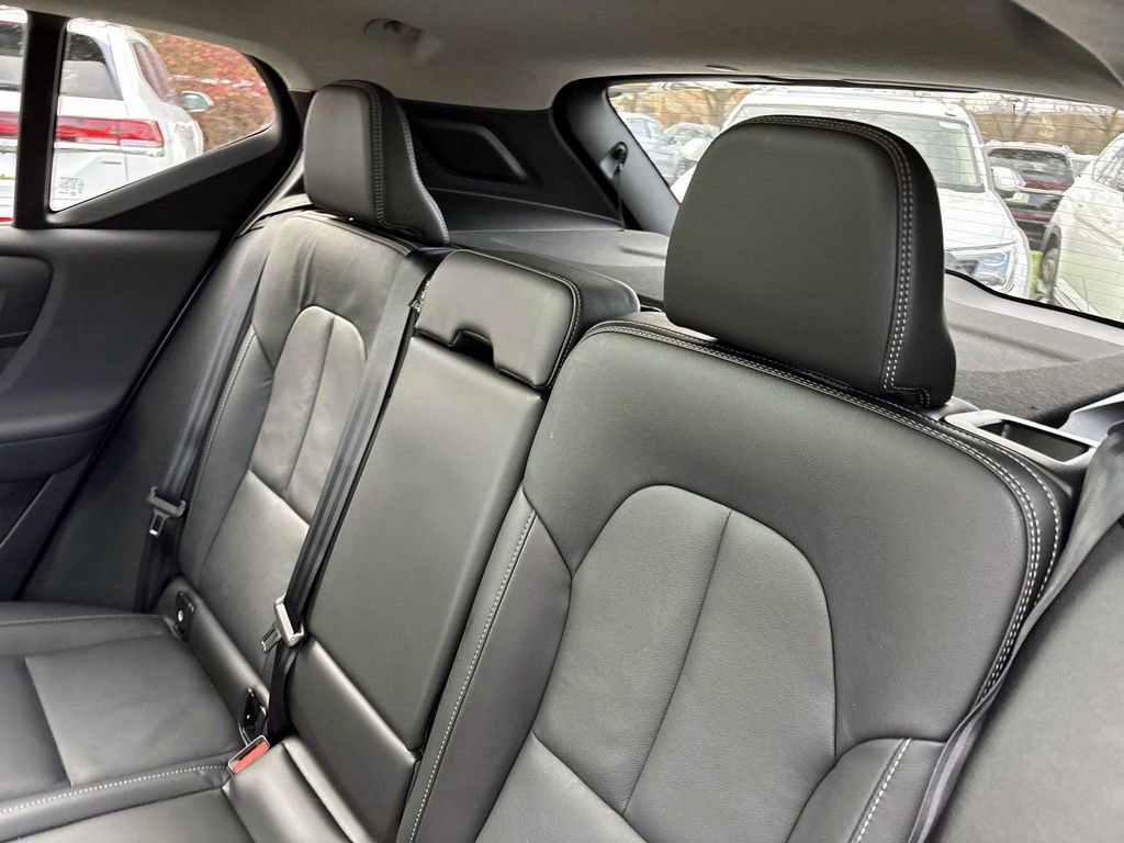 Used 2025 Volvo XC40 B5 Core w/ Protection Package Premier image 27