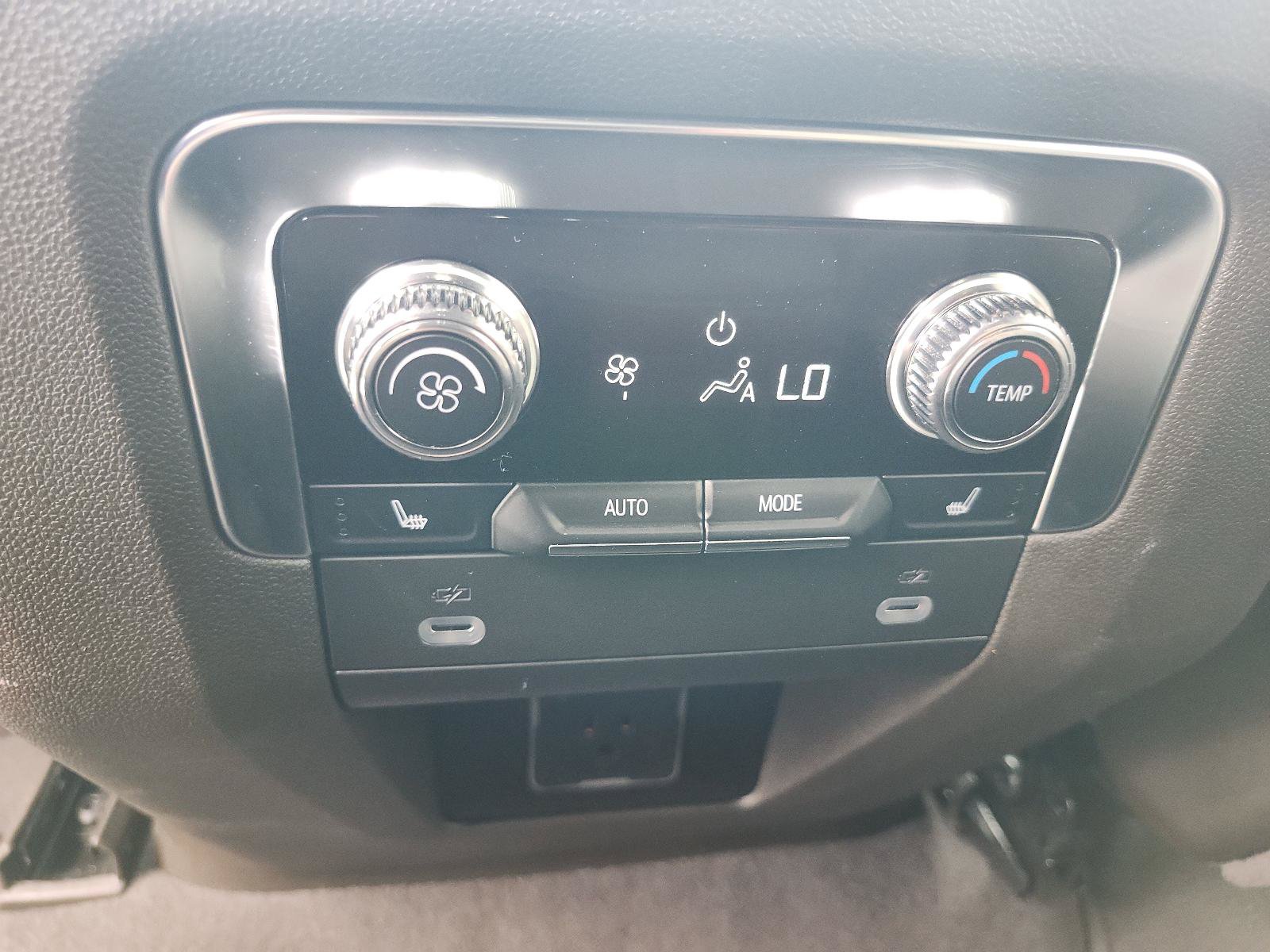 Certified 2024 GMC Yukon SLT w/ SLT Luxury Package AWD/4WD image 13