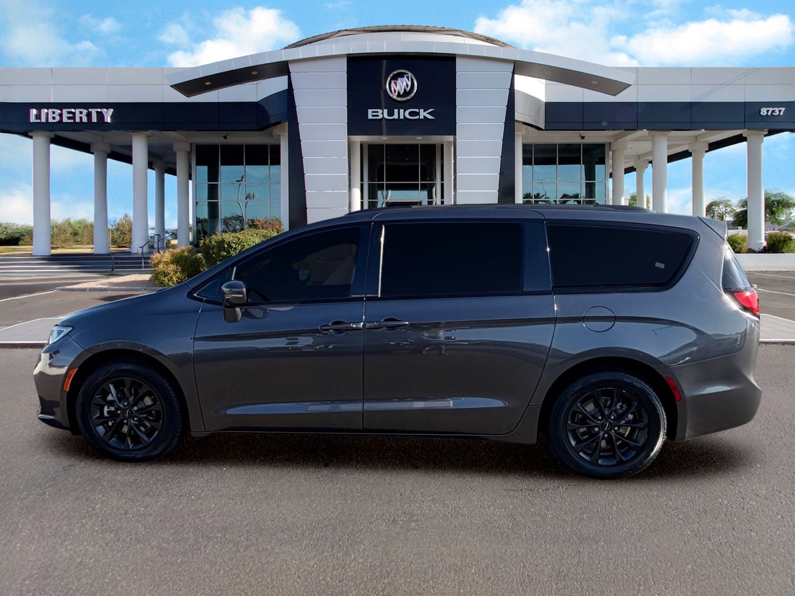 Used 2021 Chrysler Pacifica Touring w/ S Appearance Package FWD image 7
