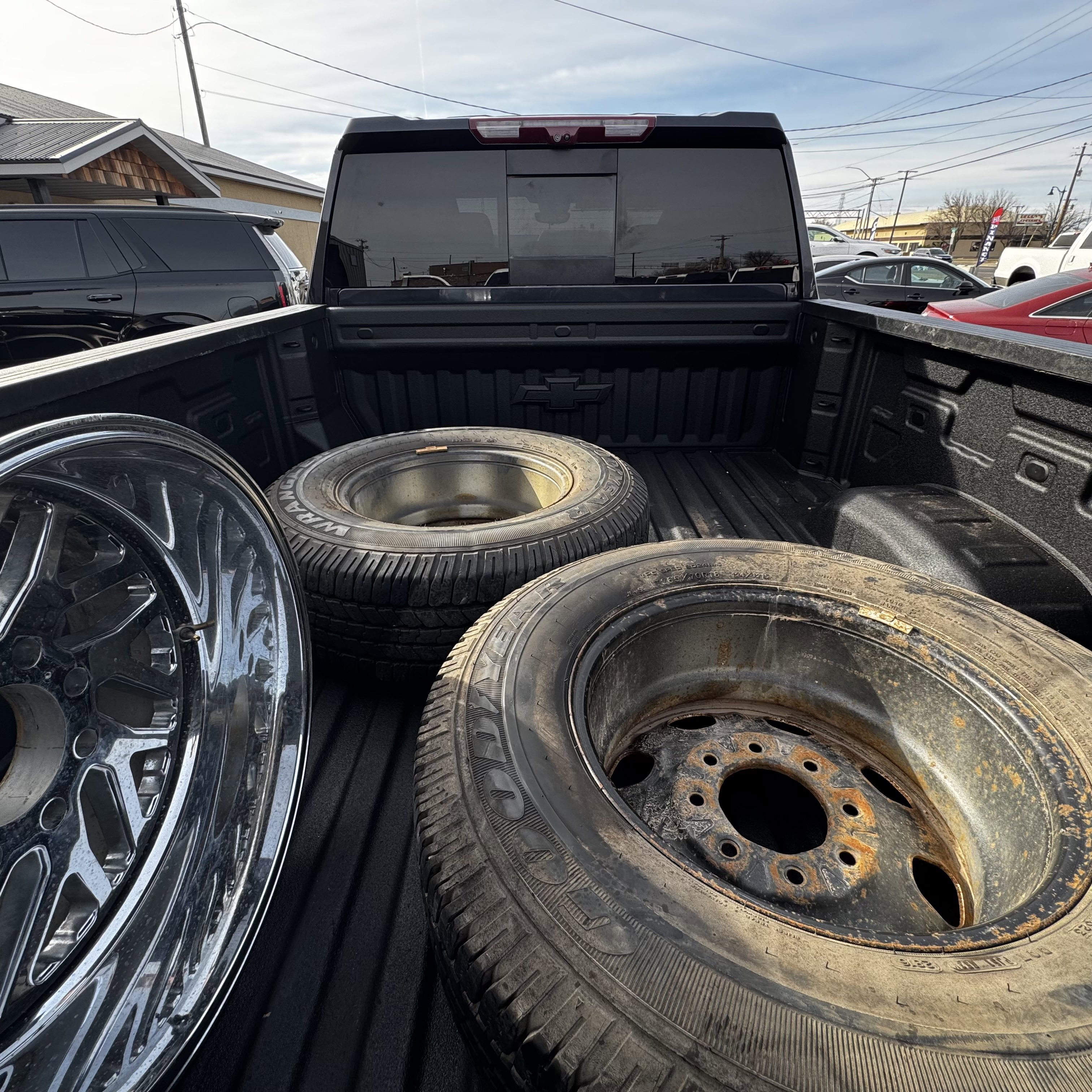 Used 2024 Chevrolet Silverado 2500 LTZ w/ LTZ Convenience Package image 9