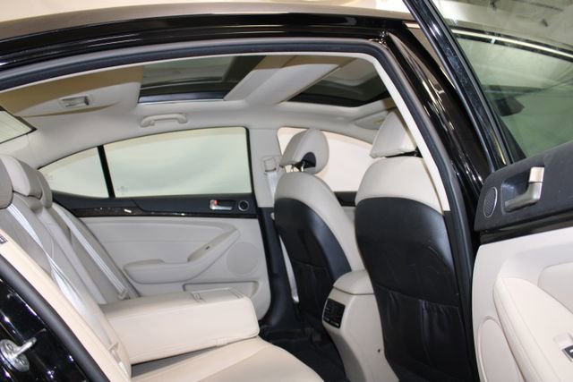 Used 2016 Kia Cadenza Premium image 12