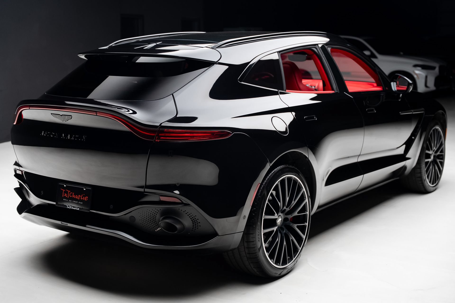 Used 2022 Aston Martin DBX AWD/4WD image 34