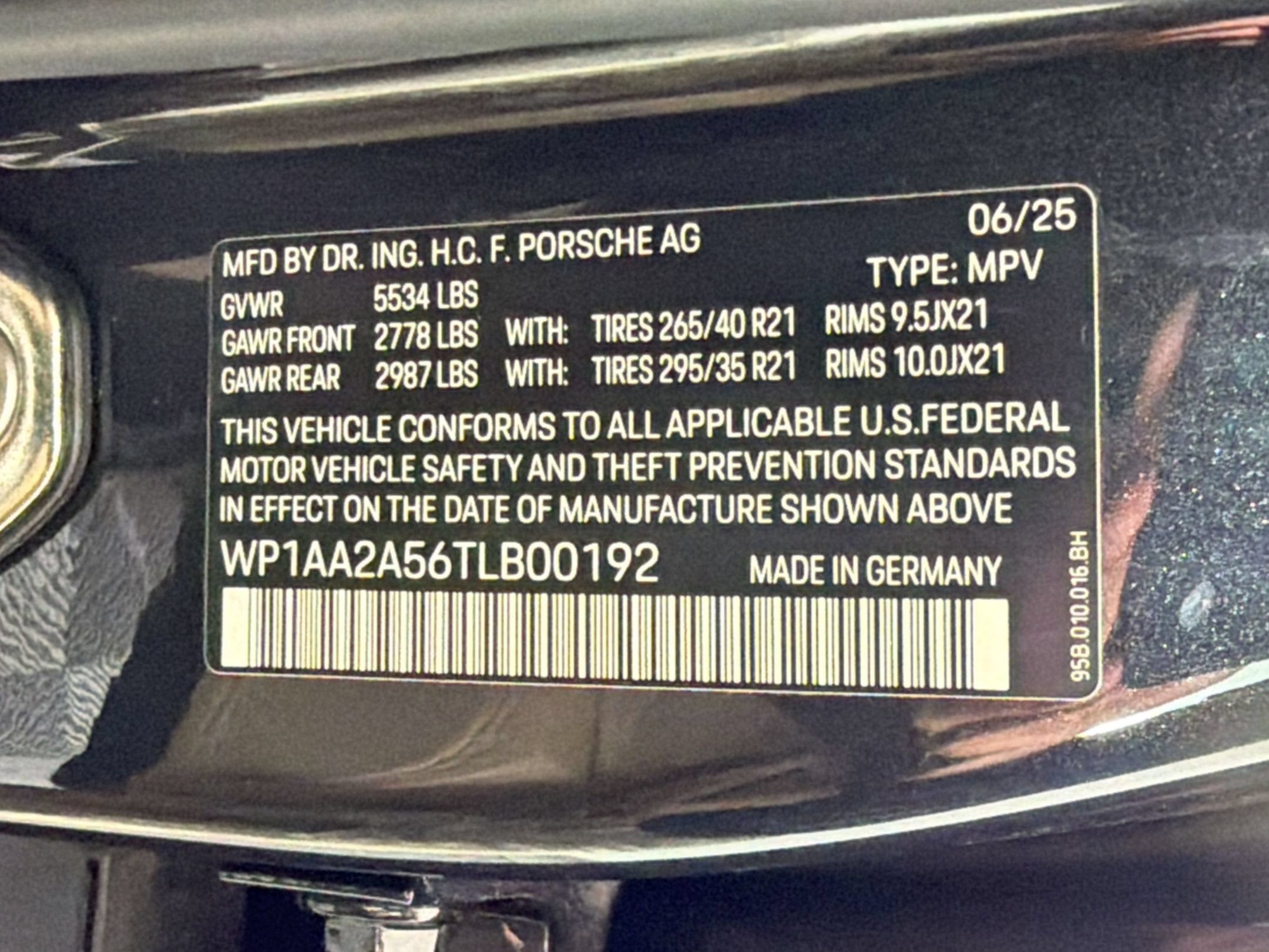 Certified 2026 Porsche Macan AWD/4WD image 23