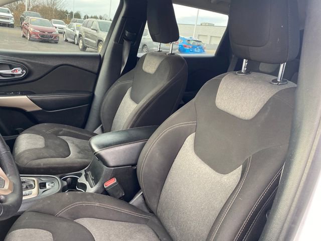 Used 2017 Jeep Cherokee Sport image 10