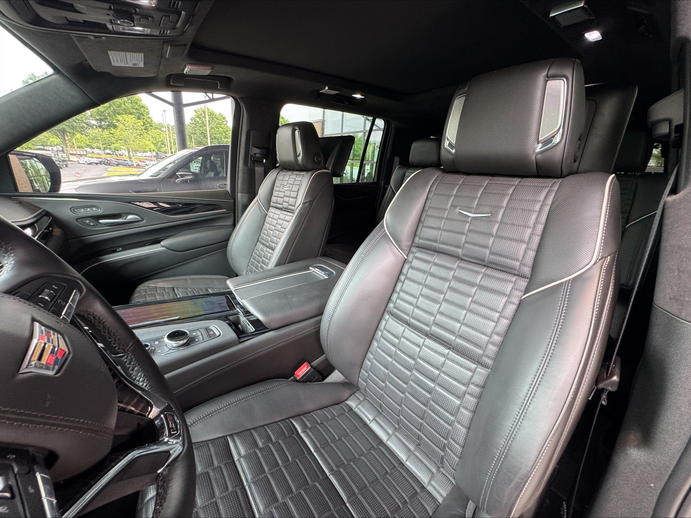 Used 2023 Cadillac Escalade ESV V AWD/4WD image 8