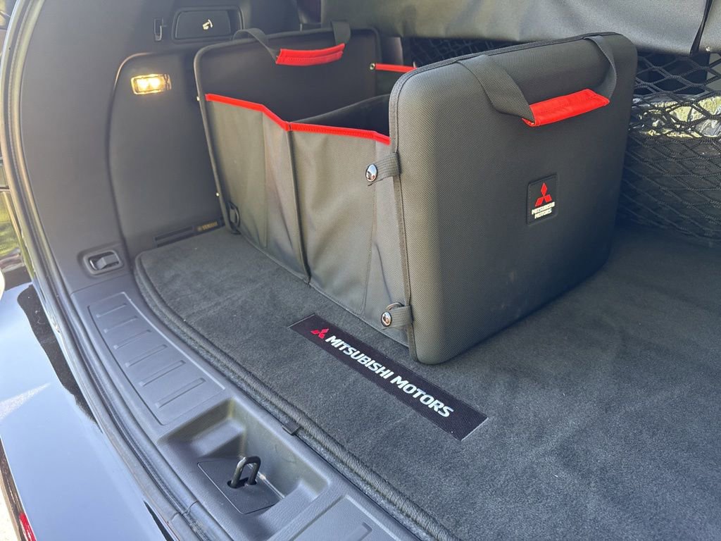 Used 2025 Mitsubishi Outlander AWD image 23