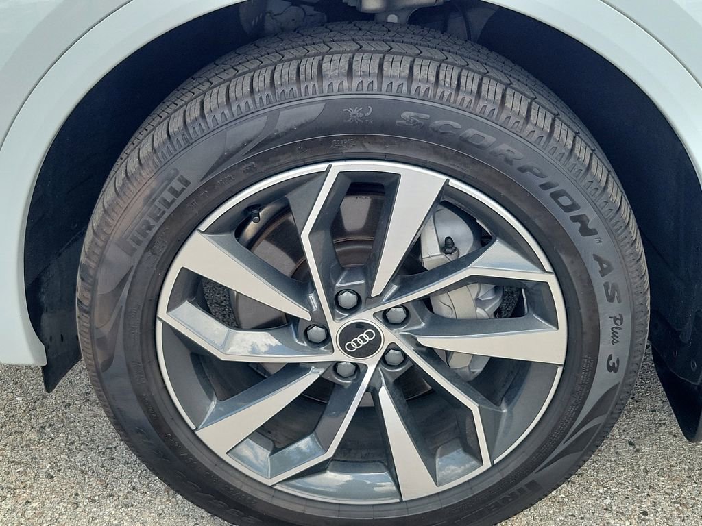 Used 2021 Audi Q5 Premium image 11
