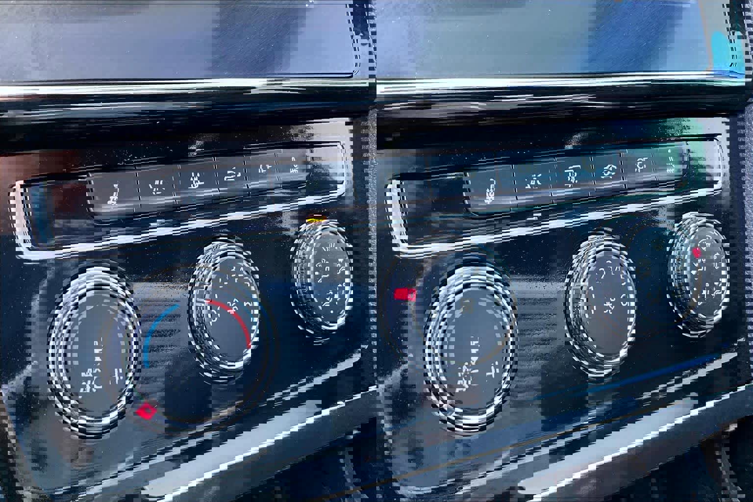 Used 2019 Volkswagen GTI SE FWD image 32