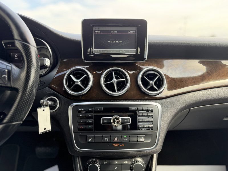 Used 2014 Mercedes-Benz CLA 250 image 12