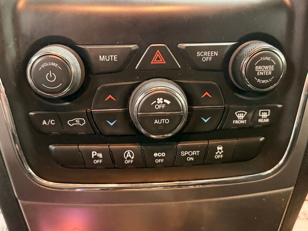 Used 2020 Jeep Grand Cherokee Laredo image 31