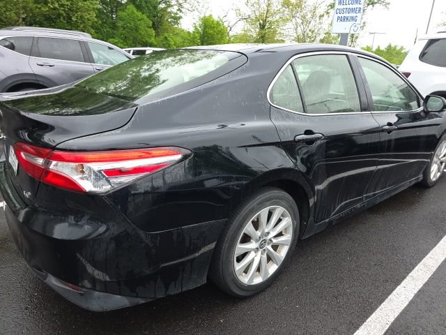 Used 2018 Toyota Camry LE FWD image 8