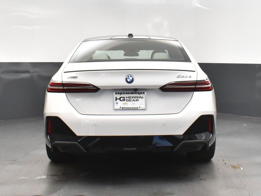New 2026 BMW 550e xDrive w/ Executive Package image 6