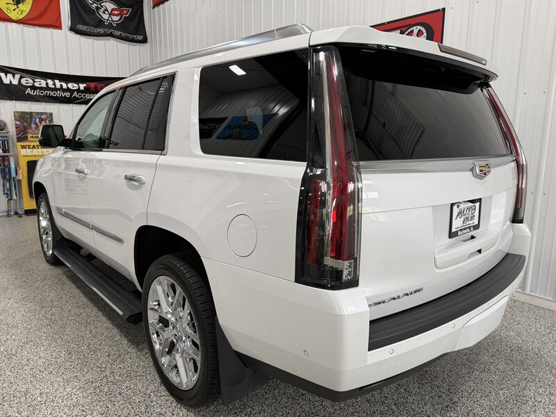 Used 2017 Cadillac Escalade Premium Luxury w/ LPO, Radiant Package AWD/4WD image 24
