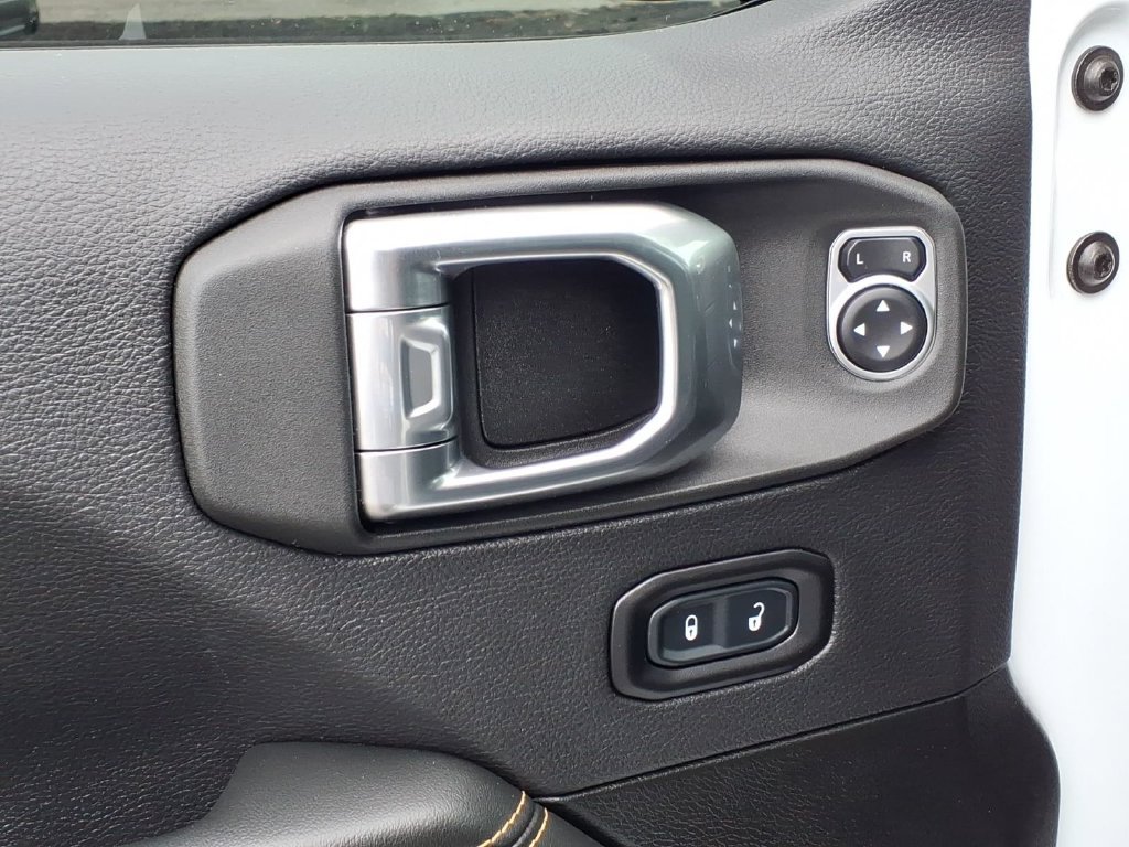 Certified 2025 Jeep Wrangler Unlimited Sahara AWD/4WD image 4