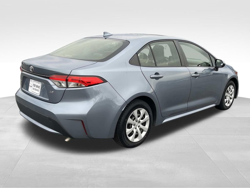 Used 2022 Toyota Corolla LE image 3