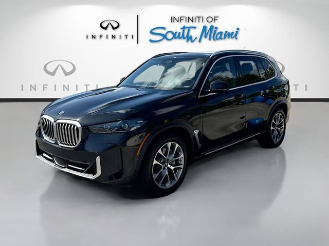 Used 2025 BMW X5 xDrive50e AWD/4WD image 3