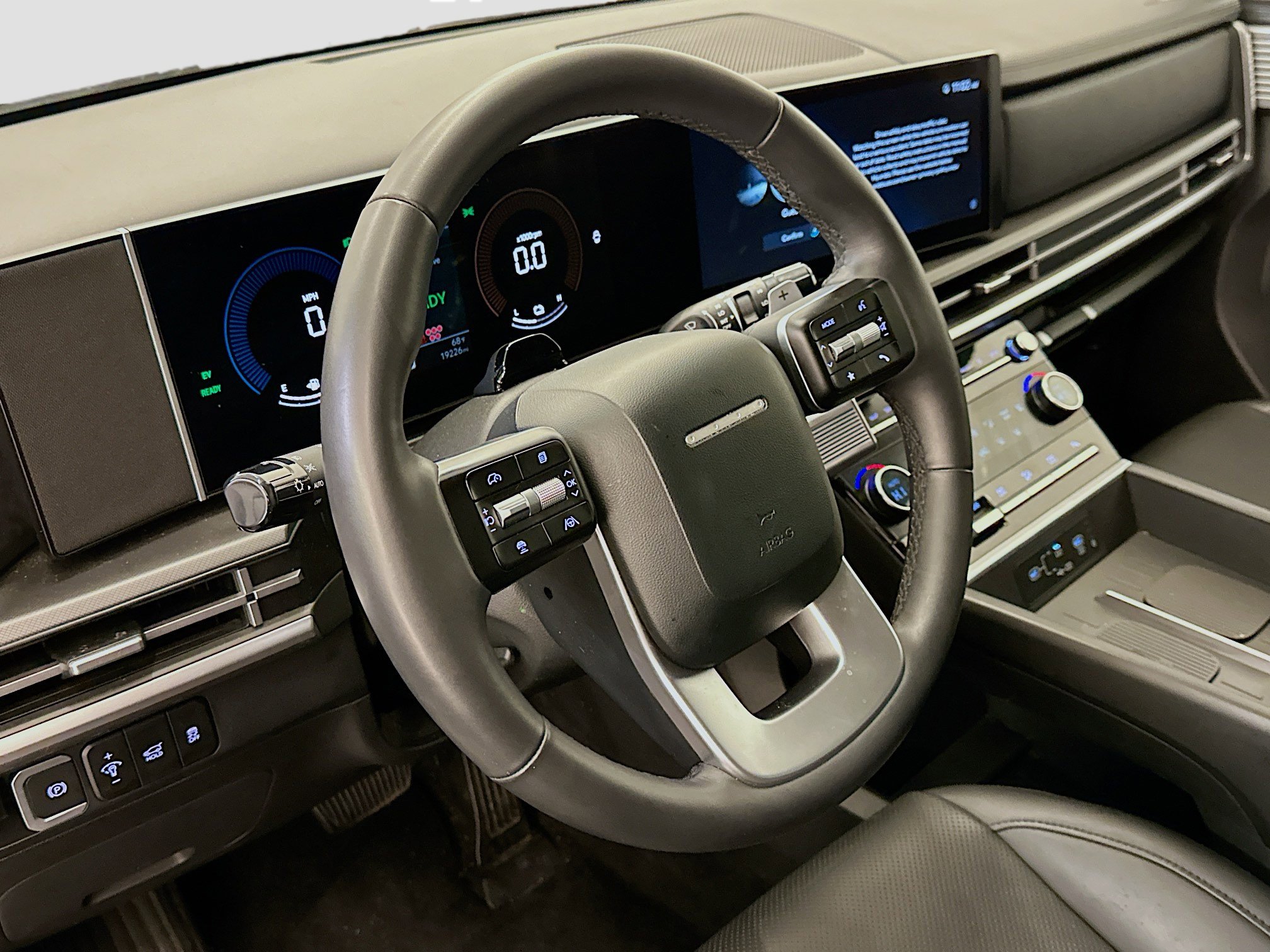 Used 2025 Hyundai Santa Fe SEL image 18