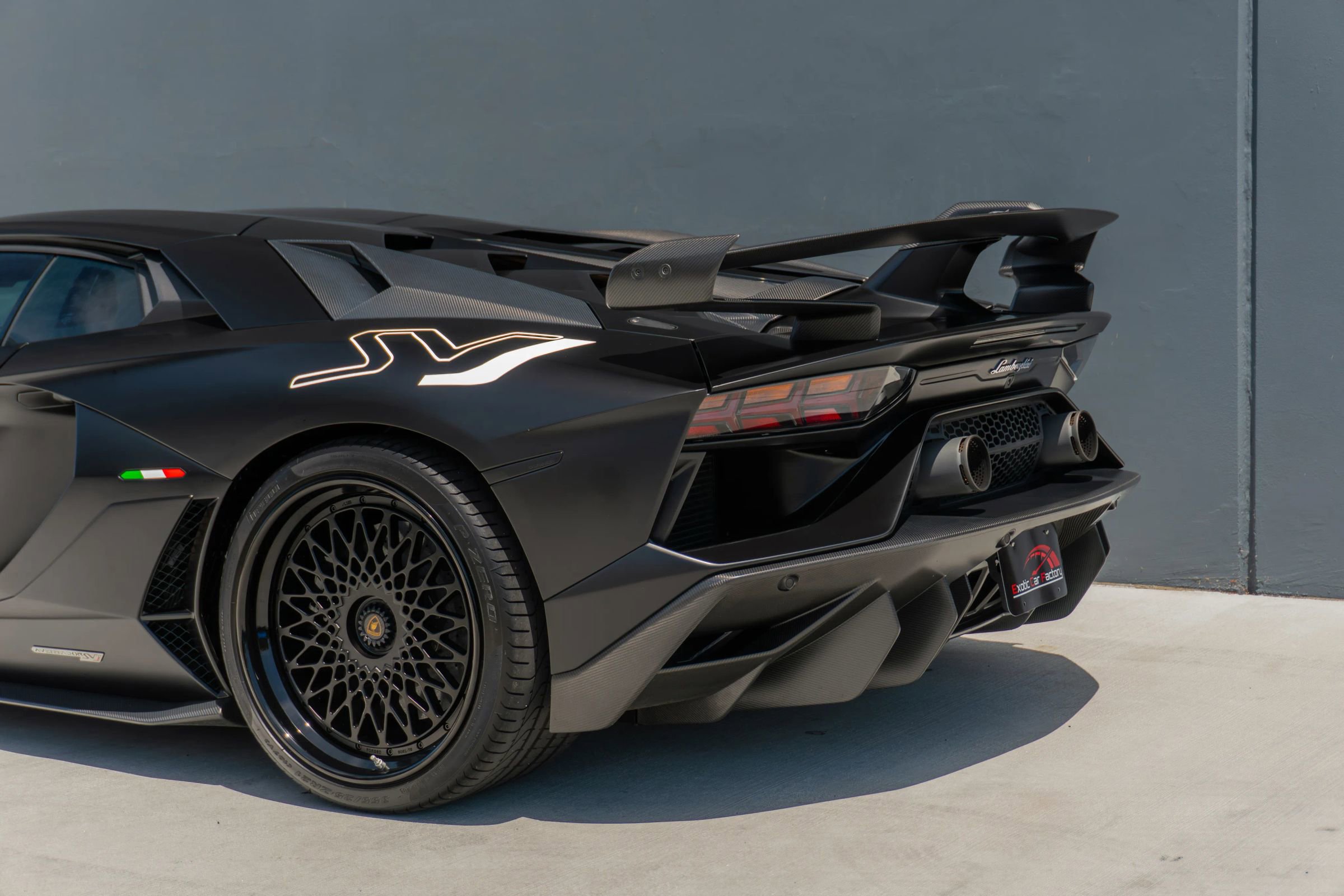 Used 2019 Lamborghini Aventador SVJ AWD/4WD image 23