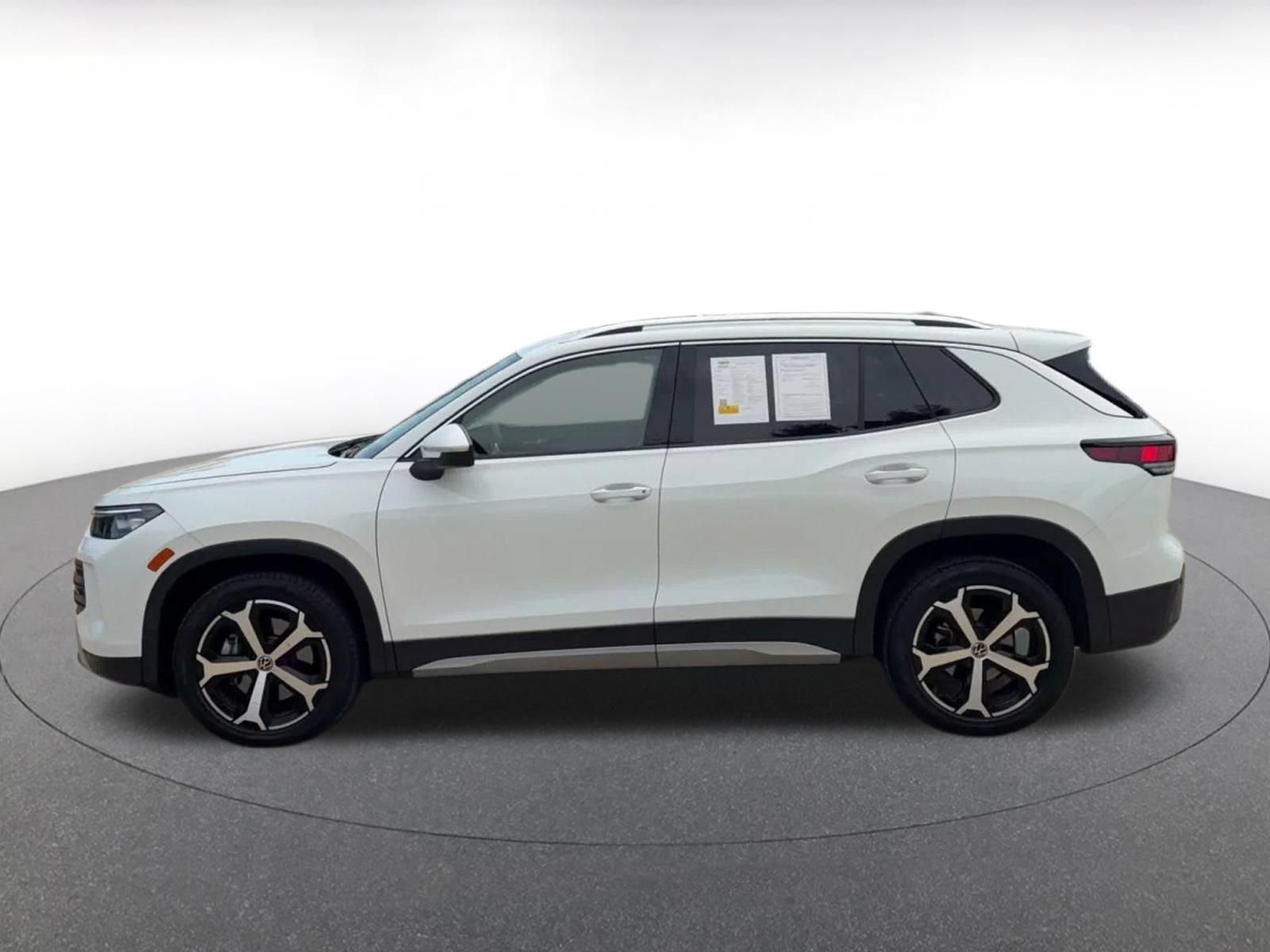 Used 2026 Volkswagen Tiguan SE AWD/4WD image 8