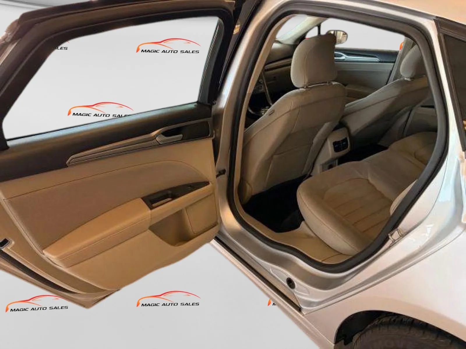 Used 2019 Ford Fusion SE image 11