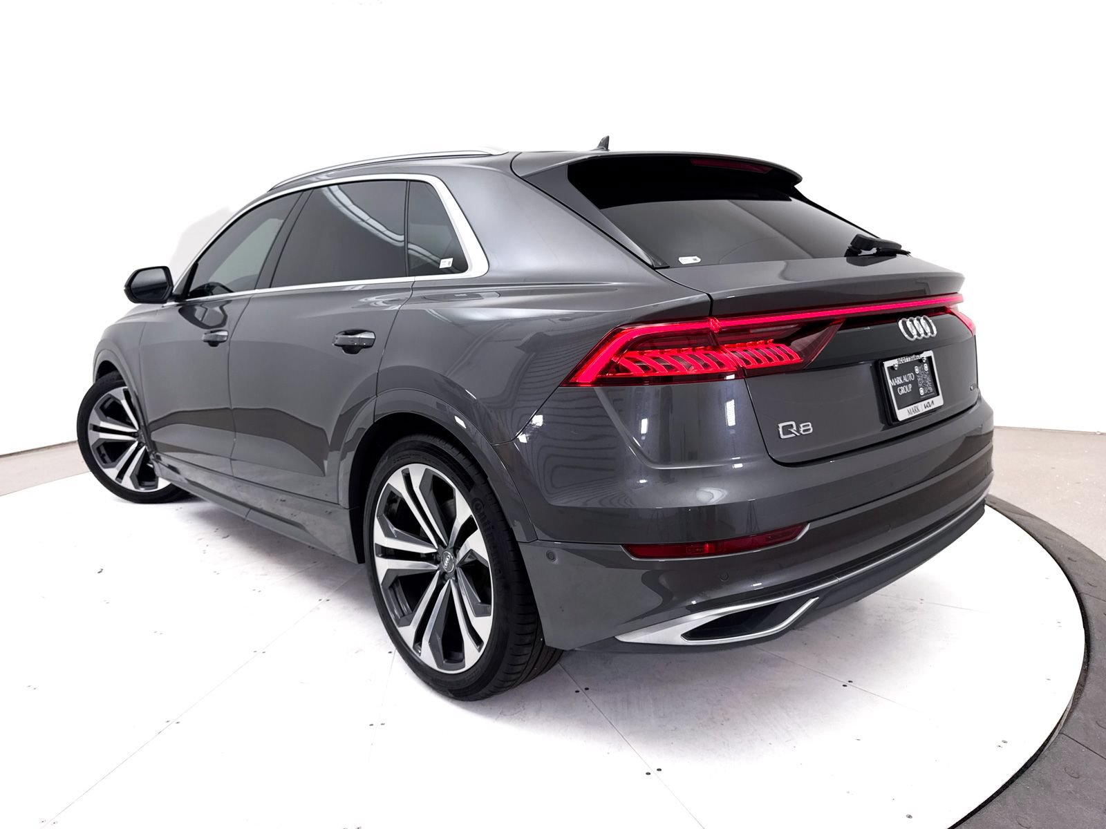 Used 2019 Audi Q8 Prestige w/ Adaptive Chassis Package AWD/4WD image 2
