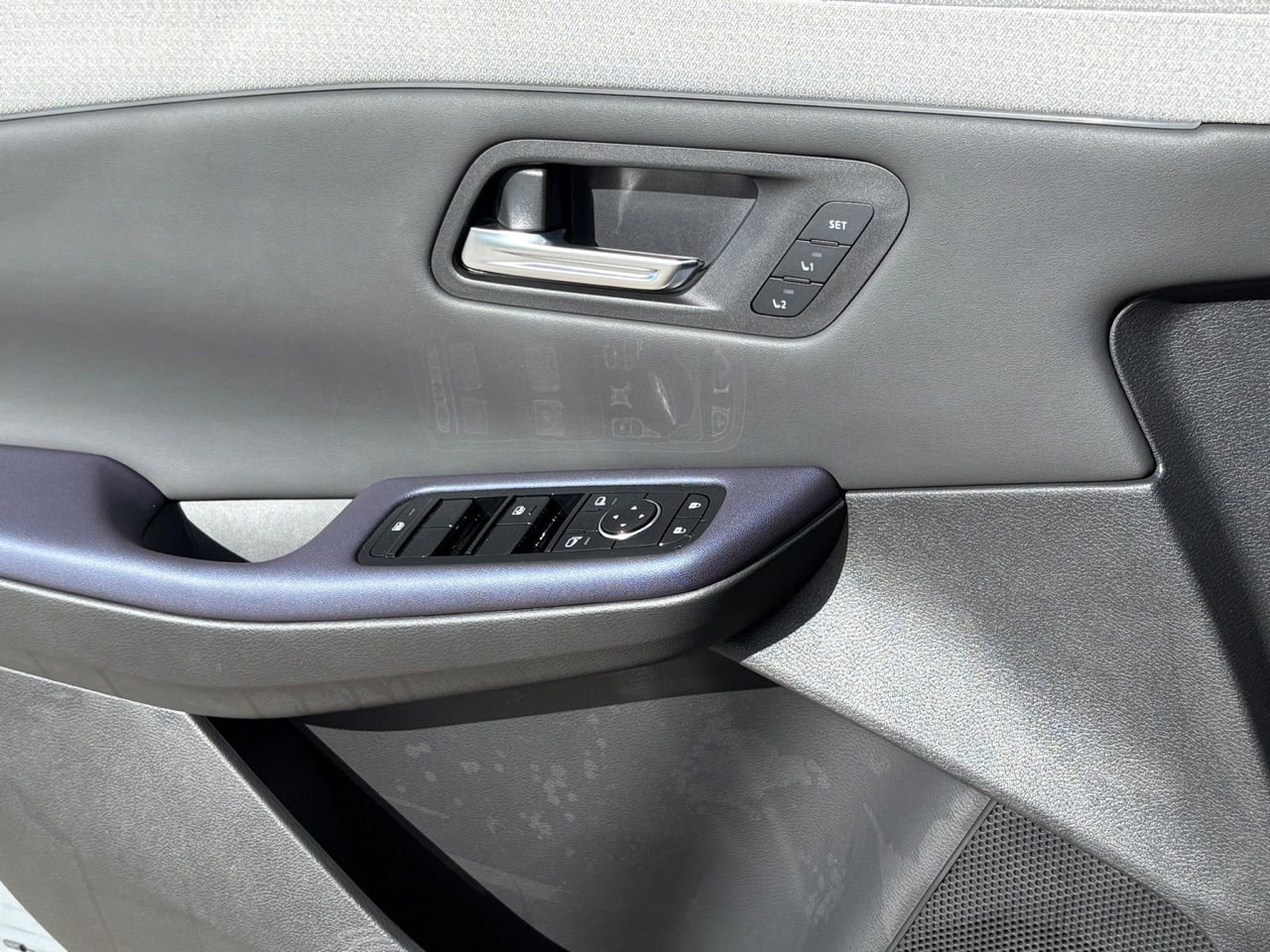 New 2026 Nissan Leaf Platinum+ w/ Cargo Package (Platinum+) image 18