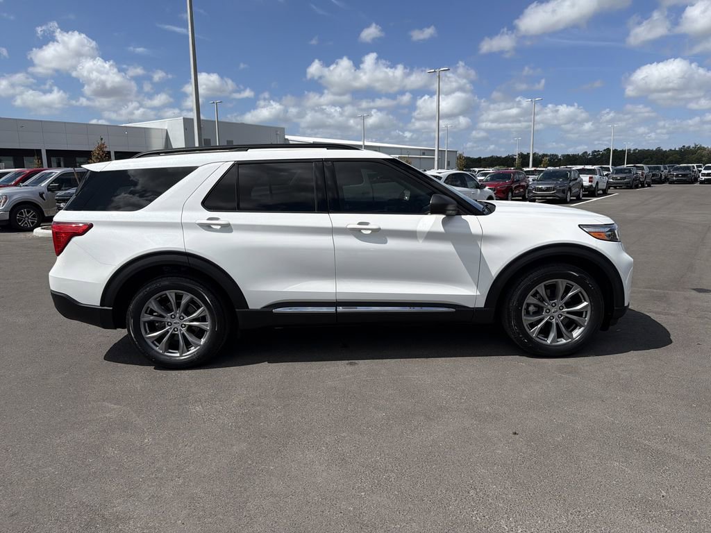 Certified 2022 Ford Explorer XLT w/ Equipment Group 202A image 3