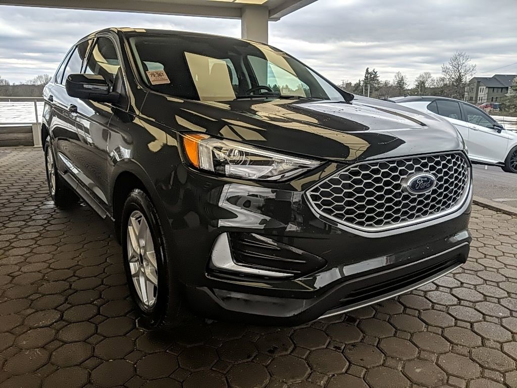 Used 2023 Ford Edge SEL image 4