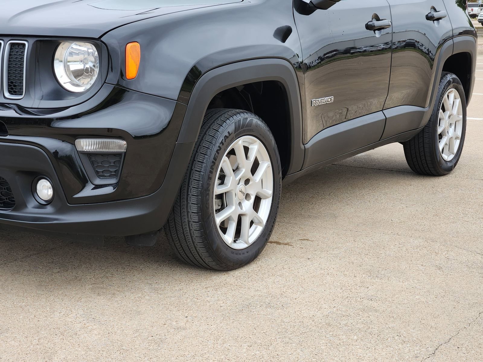 Used 2023 Jeep Renegade Latitude w/ Sun/Sound Group AWD/4WD image 12