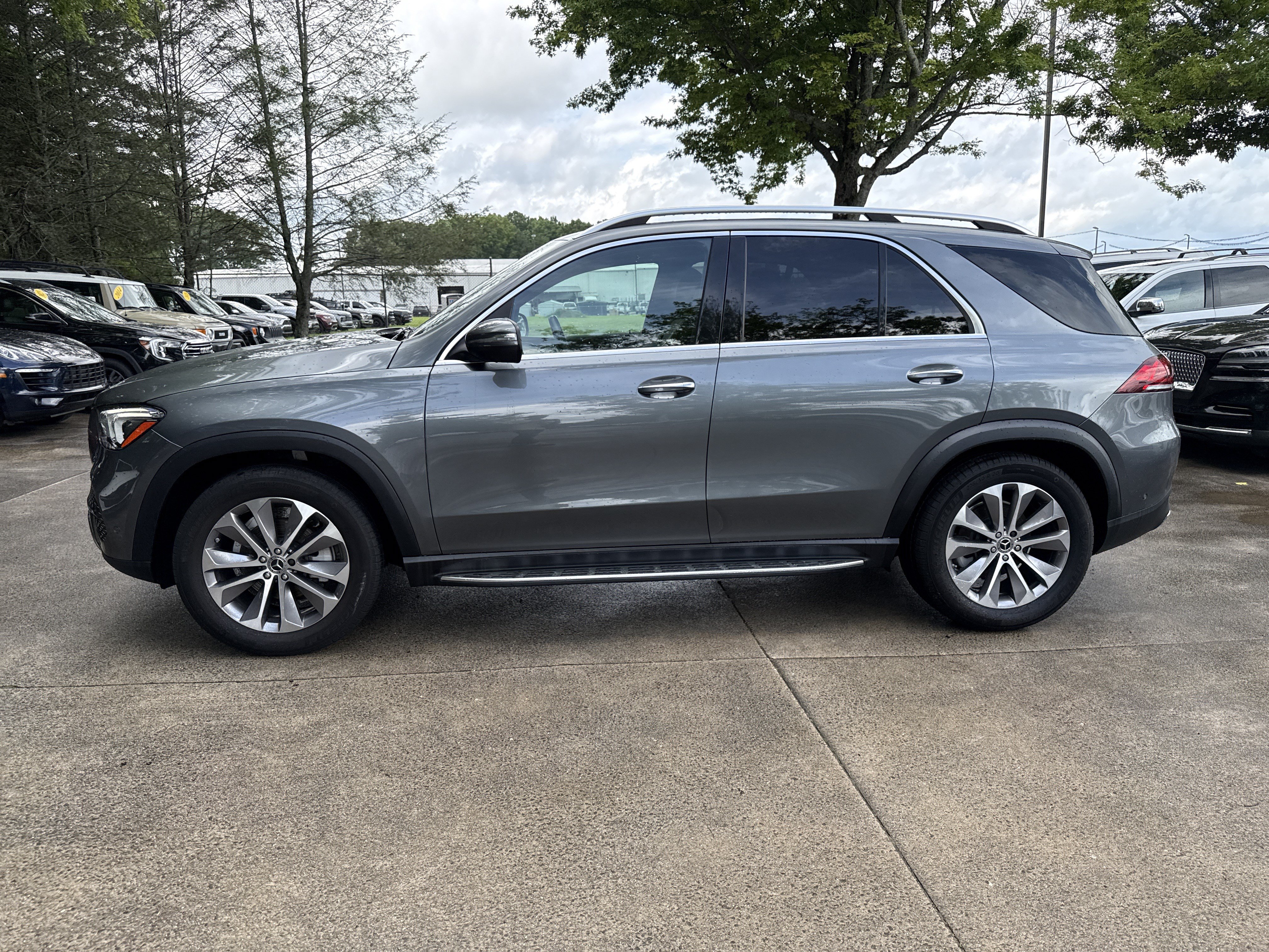 Used 2022 Mercedes-Benz GLE 350 4MATIC w/ Premium Package image 4