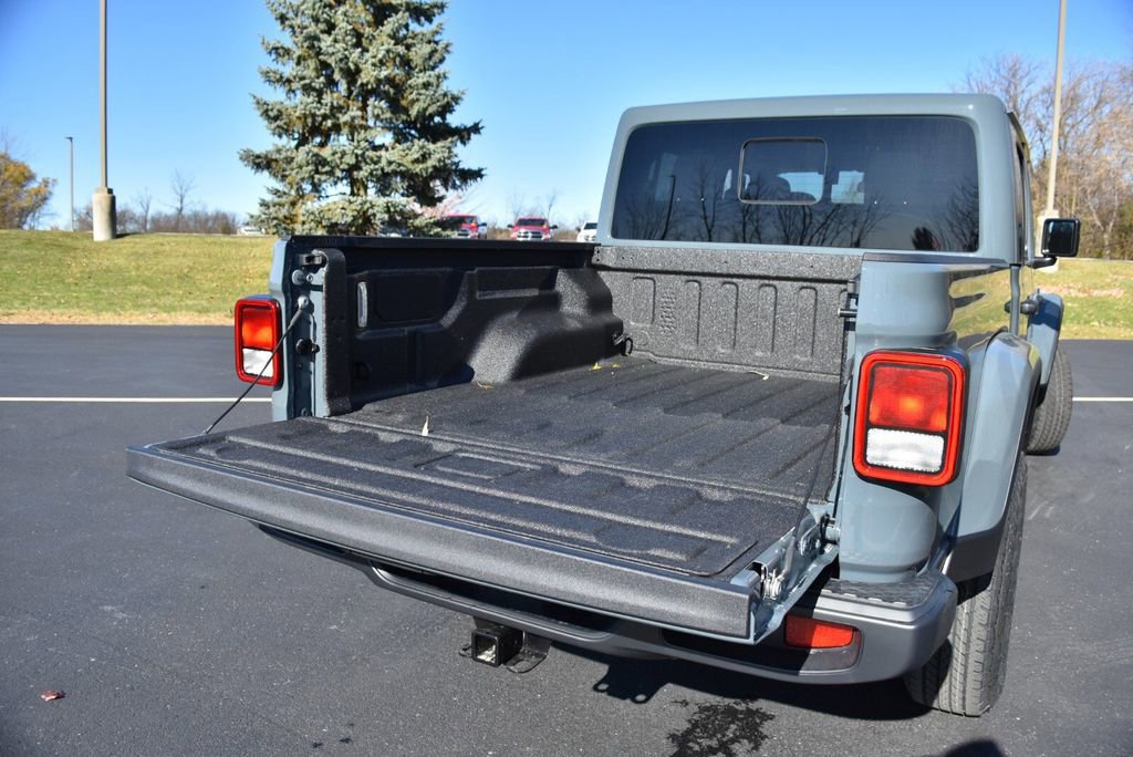 New 2026 Jeep Gladiator Sport AWD/4WD image 37