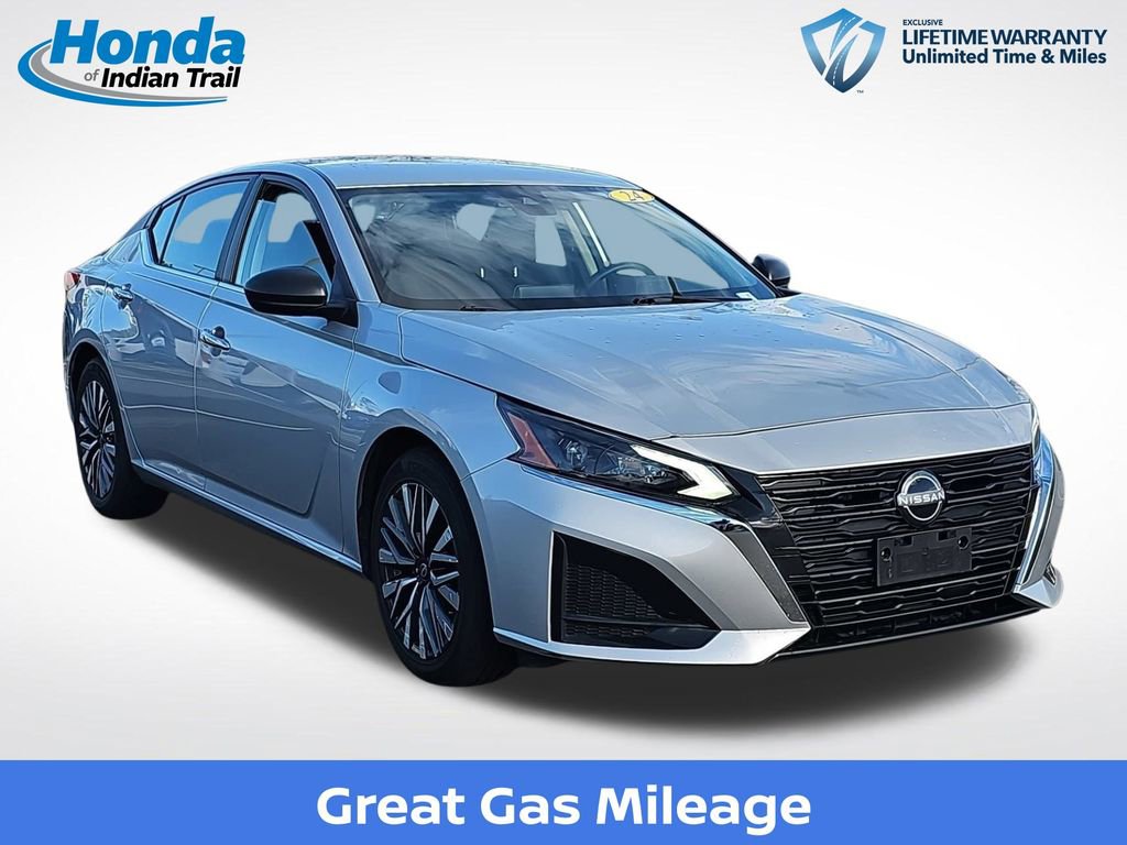 Used 2024 Nissan Altima 2.5 SV image 3