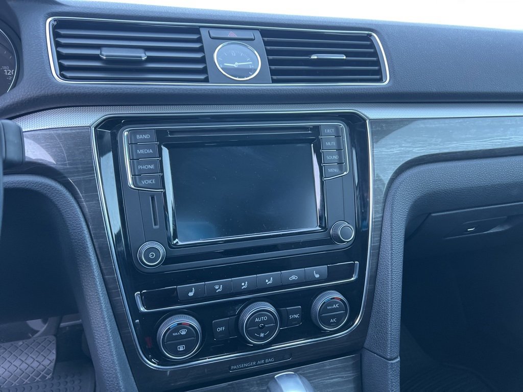 Used 2017 Volkswagen Passat 1.8T SE image 24